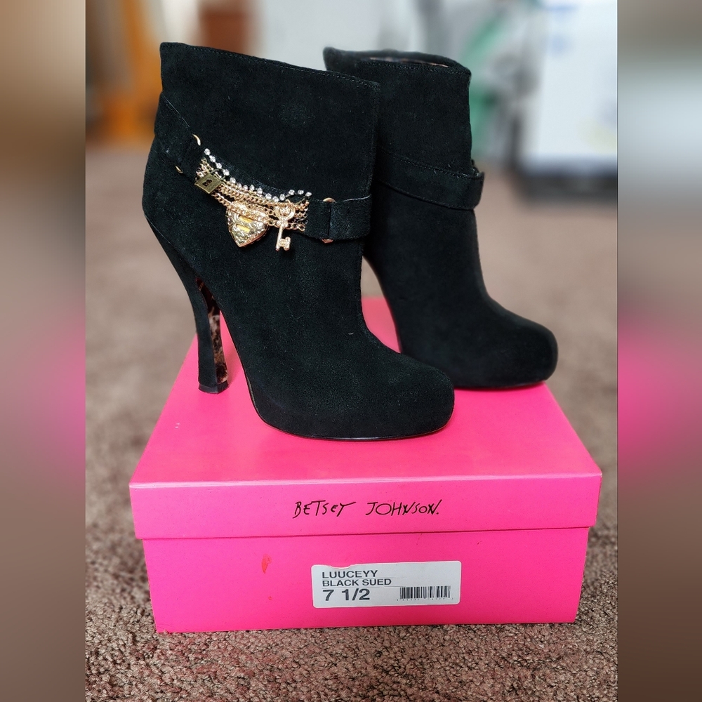 Betsey Johnson Luuceyy Booties